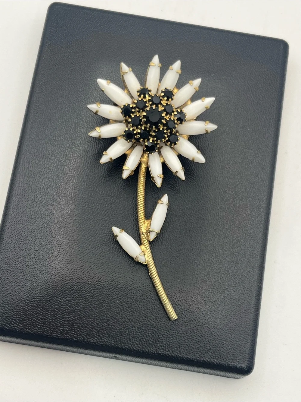 White milk glass black rhinestone daisy flower gold tone brooch pin vintage